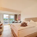 Huegel Otel