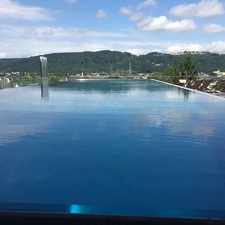 ヒューゲル ホテル 4*